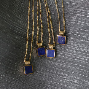 Lapis Lazuli Kleine Vierkante Roestvrijstalen Vergulde Kleur Behoud William Koningsblauwe Ketting - Product Image 1