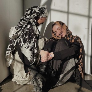 Hiyab de Jersey Premium con Estampado Floral Étnico, Venta al por Mayor, Talla Grande, Poliéster de Lujo para las Cuatro Estaciones - Product Image 2