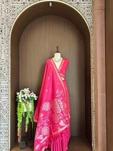 <b>Red</b> Floral Embroidered Saree Traditional Women Dress Banarasi Style Festive Wedding Party Wear - Product Image 2