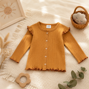 Cómodo cárdigan dorado con volantes, hecho con tela suave, flexible y cómoda, con hermosos detalles para actividades diarias lúdicas. - Product Image 1