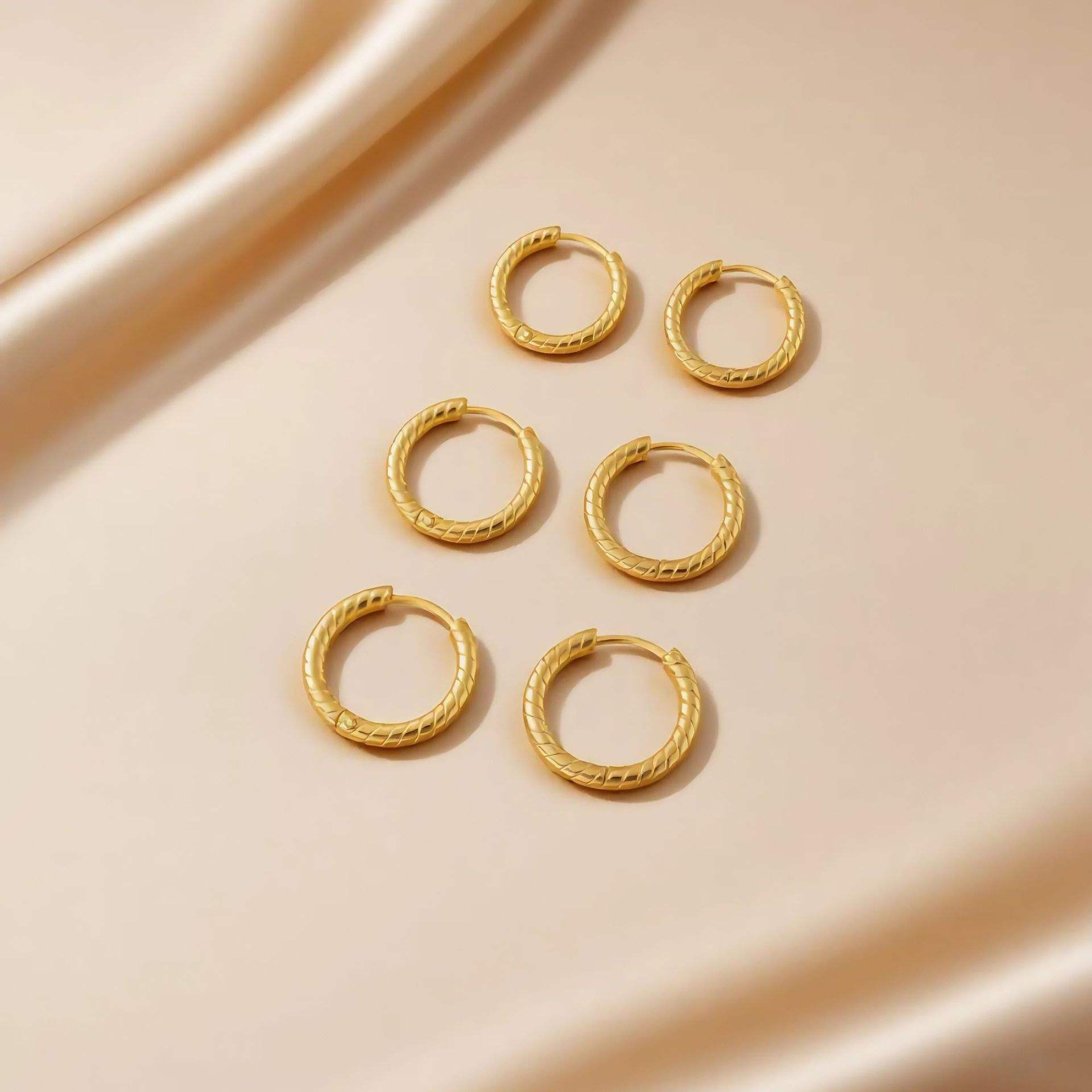 สามคู่ของทองหมุน