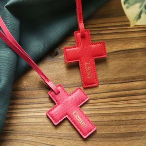 Colgante de cuero PU con forma de cruz para bolso, llavero, etiqueta de equipaje de viaje, accesorios colgantes - Product Image 2