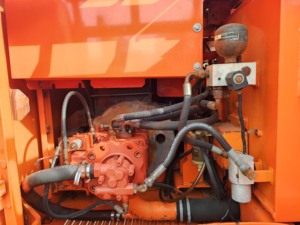 Excavadora hidráulica sobre orugas Doosan DH150LC 14T usada con componentes de motor y engranaje - Product Image 6