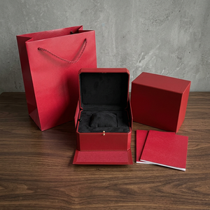 Estuche Protector Rectangular para Reloj de Cuero Sintético Rojo con Interior de Gamuza Sintética y Cierre de Botón - Product Image 1