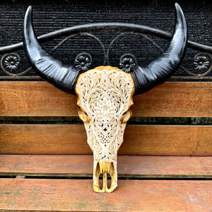 Ornement mural moderne en corne de buffle naturelle sculptée en forme de tête de bœuf, pour la décoration intérieure et la mise en valeur de la pièce. - Product Image 1