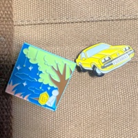 Fabricant de gros épinglettes en métal avec strass Logo Concevez votre propre badge noir teint épingle en émail doux personnalisée