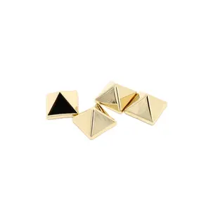 High quality pyramid shaped plastic decorative accessories
