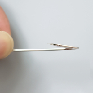 Bộ 100 móc câu cá có ngạnh, cán dài, kiểu mỏ chim, kèm hộp - Product Image 2