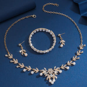 Elegante Juego de Collar y Pendientes Románticos con Hojas de Circonio y Perlas de Imitación, Chapado en Oro, Aleación de Zinc, Joyería para Mujer - Product Image 4