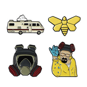 <span class=keywords><strong>Petite</strong></span> broche en métal plaqué or personnage de dessin animé film méchant abeille masque pour les occasions d'anniversaire en gros accessoire Badge - Product Image 1