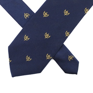 Chine vente en gros 100% soie tissé personnalisé <span class=keywords><strong>cravate</strong></span> gros-grain bleu marine doré <span class=keywords><strong>fleur</strong></span> <span class=keywords><strong>de</strong></span> nénuphar Floral hommes Vintage <span class=keywords><strong>cravate</strong></span> pour hommes - Product Image 3