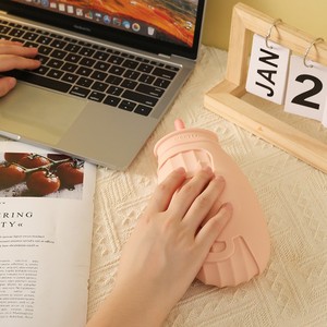 Borsa dell'acqua calda portatile mini moderna e minimalista, a forma di simpatico animale, con design a doppio uso (caldo/freddo) e riempimento anti-perdita. - Product Image 4
