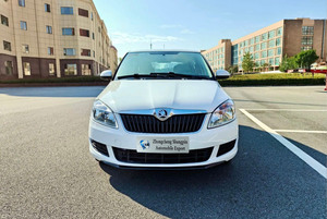En vente voiture d'occasion <span class=keywords><strong>Skoda</strong></span> <span class=keywords><strong>Fabia</strong></span> Deluxe Edition 1.4L automatique FWD - Product Image 2