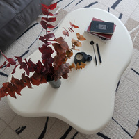 ModHomi Table basse créative nuage irrégulier couleur blanc crème Base en bois et métal pour salon