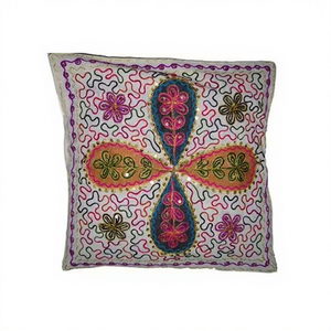 Housse de coussin en patchwork tricoté à la main avec des couleurs vibrantes, des motifs uniques, un tissu de qualité supérieure pour une utilisation élégante à la maison et à l'hôtel - Product Image 1