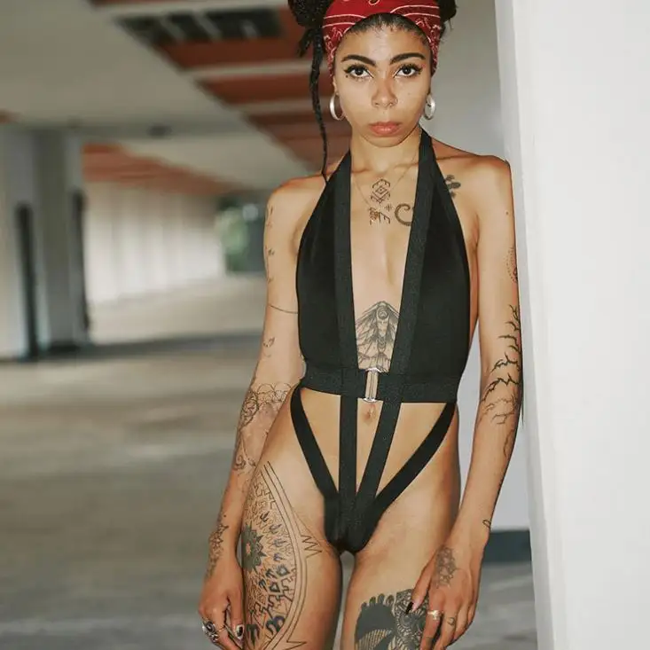 Großhandel Drop Shipping billige Festival Kleidung Rave Outfits Y2K benutzer definierte neue Trend Kleidung sexy aus geschnittenen Body für Frauen