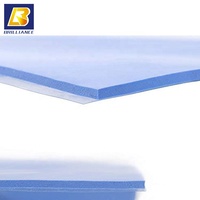 Feuille de silicone thermiquement conductrice flexible pour l'isolation thermique, à utiliser entre la carte de circuit imprimé et le radiateur