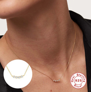 Collar con Colgante de Piedra Lunar WHITE TIDE de QLEESI, Joyería Creativa Chapada en Oro de 18K y Plata de Ley S925 - Product Image 4