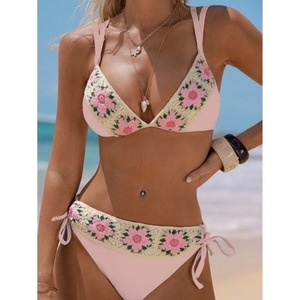 Traje de baño bikini sexy con cuello halter, estilo patchwork a cuadros con estampado floral, informal, para vacaciones de verano en la playa, estilo europeo y americano. - Product Image 2