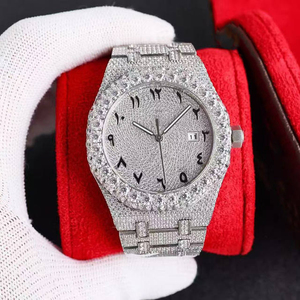 Reloj mecánico impermeable de alta calidad con moissanita VVS de primera calidad y estilo de diseñador. - Product Image 2