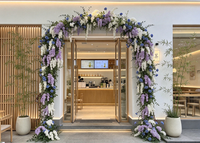Künstliche Rote Rosenblumen-Girlande zum Fabrikpreis für Hochzeitstisch-Dekoration, Partydekoration, Blumenreihe
