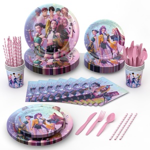 Ensemble de fête pour filles « Chasseuses de sorcières » comprenant des assiettes, des serviettes et des nappes pour une fête sur le thème de la musique - Product Image 1