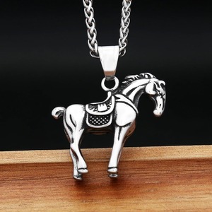 Collier pendentif Cheval du Zodiaque Chinois Yunnique en Acier Inoxydable pour Homme, Chaîne de Pull Tendance Style Viking, Cadeau - Product Image 1