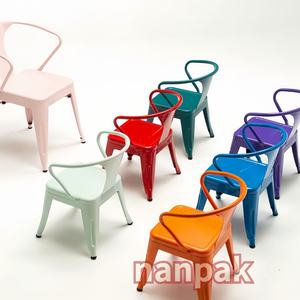 طاولة وكراسي بلاستيكية قابلة للطي للأطفال باللون الأبيض والأزرق والوردي، كراسي قابلة للطي لتزيين حفلات الزفاف والمناسبات والتأجير - Product Image 1