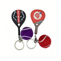Porte-clés personnalisé en forme de raquette de padel en caoutchouc avec logo et balles, produit promotionnel réaliste pour club, vente en gros
