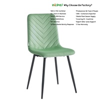 Chaises de salle à manger modernes recouvertes de velours avec assise et dossier moelleux, revêtement gris, pieds en métal - Meubles écologiques pour la maison