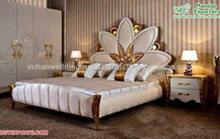 Lit Royal Fait Main à Finition Brillante avec Tables d'Appoint, Lit King Size Traditionnel en Velours avec Tête de Lit Capitonnée, Acheter des Meubles de Chambre USA
