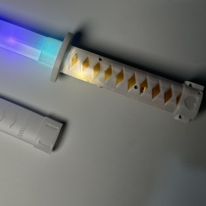 อุปกรณ์จัดปาร์ตี้ ดาบเรืองแสง LED คาตานะ ของเล่นเด็ก ดาบพลาสติกเรืองแสงในที่มืด - Product Image 2