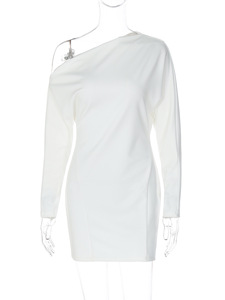 เดรสยาวแขนยาวรัดรูปสีพื้นแบบใหม่ขายส่ง ดีไซน์เก๋ไก๋แบบไหล่เดียว  สำหรับผู้หญิง แฟชั่นทันสมัย - Product Image 3