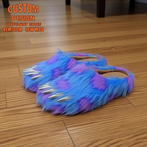 Ciabatte di Design Personalizzate in Peluche con Logo Personalizzato, <span class=keywords><strong>Pantofole</strong></span> da Uomo in Finta Pelliccia a Forma di Zampa d'<span class=keywords><strong>Orso</strong></span> con Artigli Metallici - Product Image 1