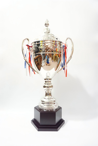 Coupe universelle <span class=keywords><strong>de</strong></span> base <span class=keywords><strong>de</strong></span> trophée en bois noir pour la compétition sportive majeure pour le jeu <span class=keywords><strong>de</strong></span> football <span class=keywords><strong>de</strong></span> football Récompenses Stock Trophées Médailles Plaques - Product Image 2