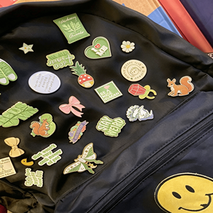 Fabricación de Insignias Metálicas Sin Pedido Mínimo, Fábrica de Pins de Esmalte Duro Metálico, Pins Personalizados para Solapa, Pin de Esmalte Metálico Personalizado - Product Image 5