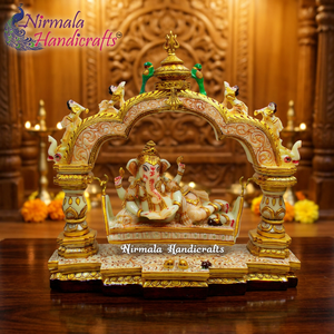 Estatua de Resina Hecha a Mano del Dios Ganesha Reclinado, Chapada en Oro Premium, Artesanía Nirmala de Rajasthan, para Instalación en Mesa - Product Image 2