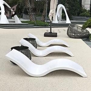 Tumbona Moderna de Lujo Bluetown de Fibra de Vidrio para Piscina, Silla Personalizable en Varios Colores para Jardín, Terraza, Hoteles y Villas - Product Image 3