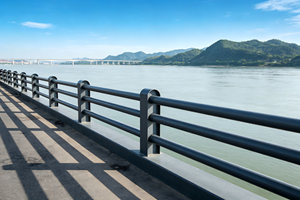 Ringhiera di Sicurezza in Acciaio Inox Personalizzabile per Passeggiatoi, Parchi e Uso Esterno - Product Image 4