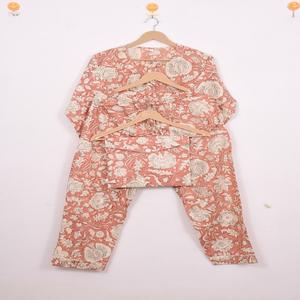 Conjunto de Pijama Floral Estampado a Mano de Alta Calidad - Ropa de Dormir de Algodón, Ropa de Dormir y de Estar por Casa de Verano Estilo Bohemio para Mujer, Regalo - Product Image 6