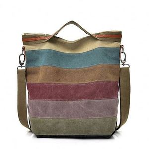 Bolsas de mano transparentes de PVC impermeables y personalizables disponibles en 10 colores y con una cantidad mínima de pedido baja. - Product Image 2
