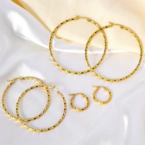 Pendientes de Aro de Acero Inoxidable Chapados en Oro de 18K de Lujo para Mujer - Product Image 6