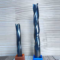 Fraise à dégrossir en carbure monobloc à 3 cannelures avec système anti-éclatement pour une coupe rapide et profonde, idéale pour le fraisage des charnières de porte