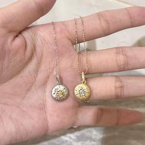 Collar con Colgante de Plata de Ley S925, Diseño Irregular de Lujo Ligero, con Borla de Diamantes Verdes, Elegante, para Abuela - Product Image 3