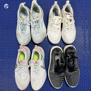 Scarpe Usate C04 di Marca in Ottime Condizioni per Uomo, Sneakers di Seconda Mano di Marca Cinese, Qualità <span class=keywords><strong>VIP</strong></span> Grado A - Product Image 2