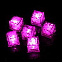 Cube de glace LED écologique activé par l'eau, en plastique PS, avec un diamètre inférieur à 5 cm, pour l'éclairage des bars et des KTV