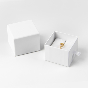 Soportes de exhibición de productos OEM de fábrica con diseño gratuito, tubos de madera y plástico, cajas de papel para joyería, embalaje para pulseras tipo <span class=keywords><strong>Pandora</strong></span> 16. - Product Image 5