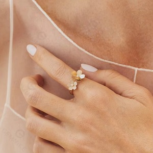 Bijoux de mode Design Bague double fleur de cerisier en or et diamants cultivés en laboratoire - Product Image 2