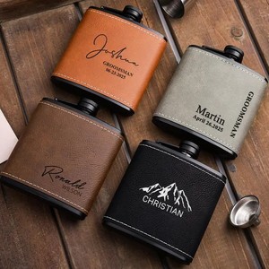 Petaca de Cuero Personalizada <span class=keywords><strong>para</strong></span> Hombre, Petaca de Acero Negra Personalizada <span class=keywords><strong>para</strong></span> Padrinos de Boda, <span class=keywords><strong>Regalos</strong></span> <span class=keywords><strong>para</strong></span> el Padrino, <span class=keywords><strong>Regalos</strong></span> de Boda - Product Image 1