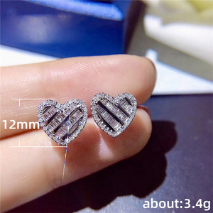Orecchini a perno da donna con micro pavé di zirconi a forma di cuore, gioielli alla moda stile ufficio - Product Image 5